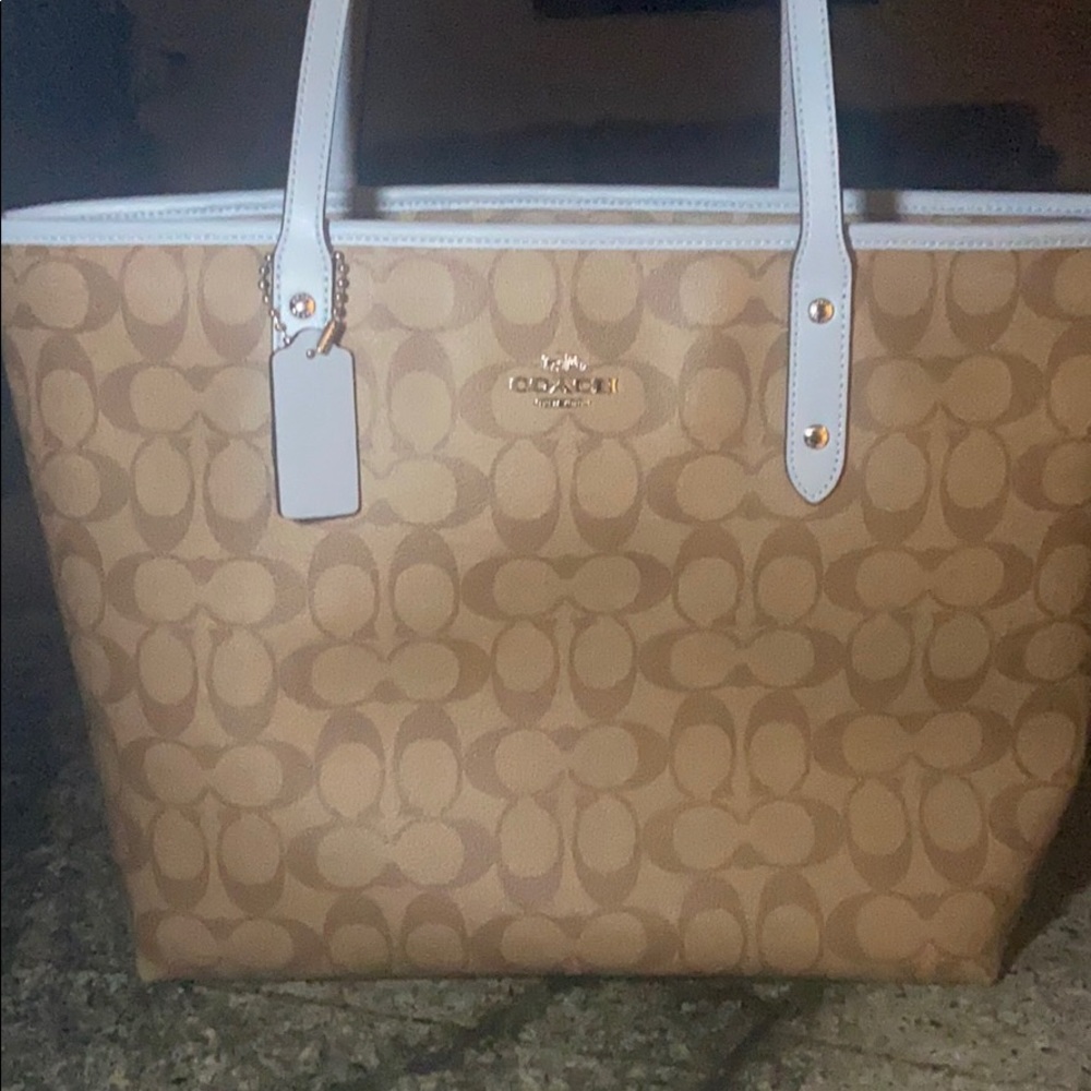 VINTAGE COACH HANDBAG/ PURSE